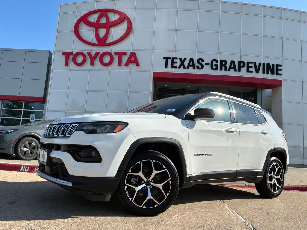 Used 2025 Jeep Compass Limited AWD/4WD image 2