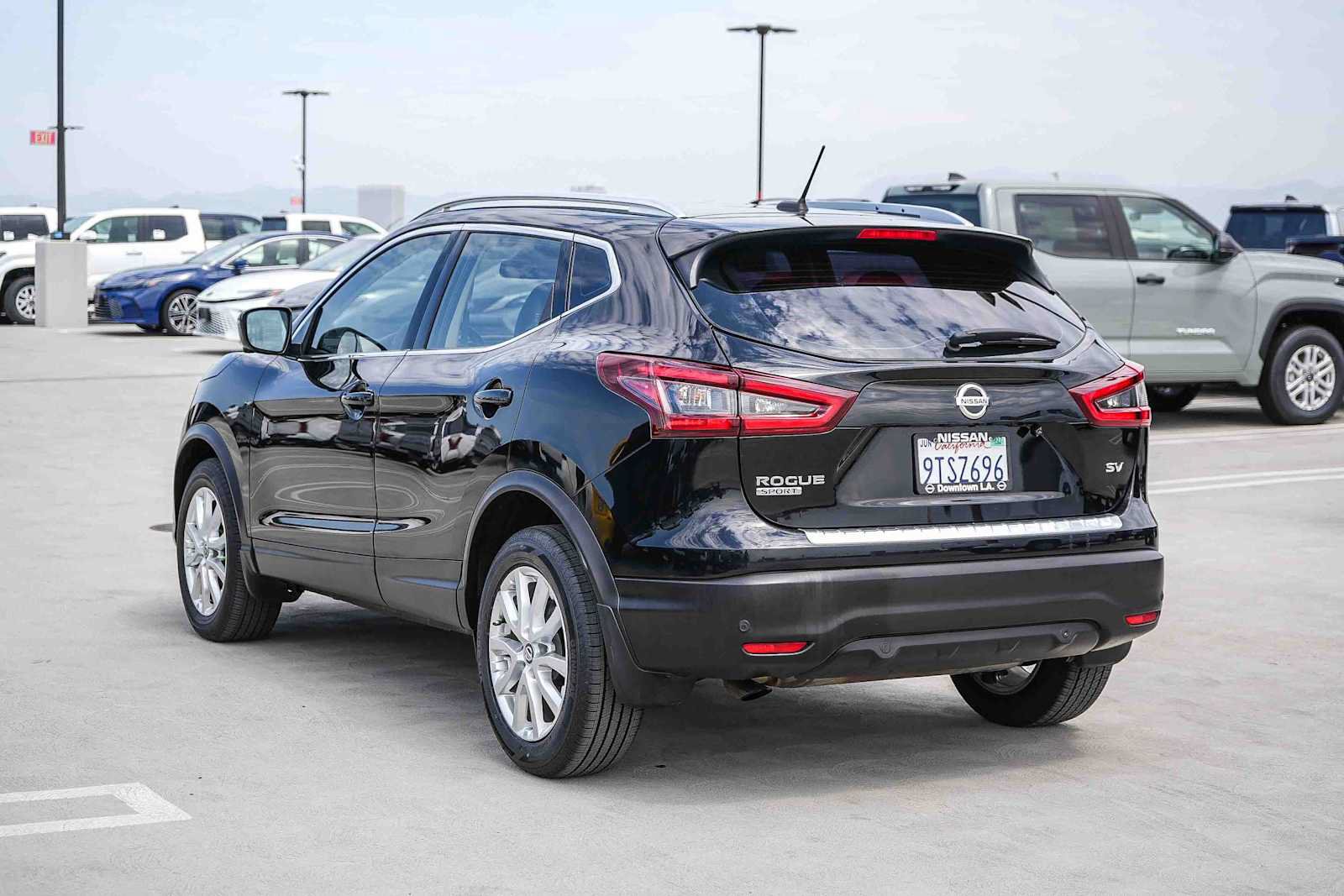 Used 2021 Nissan Rogue Sport SV w/ Technology Package FWD image 8