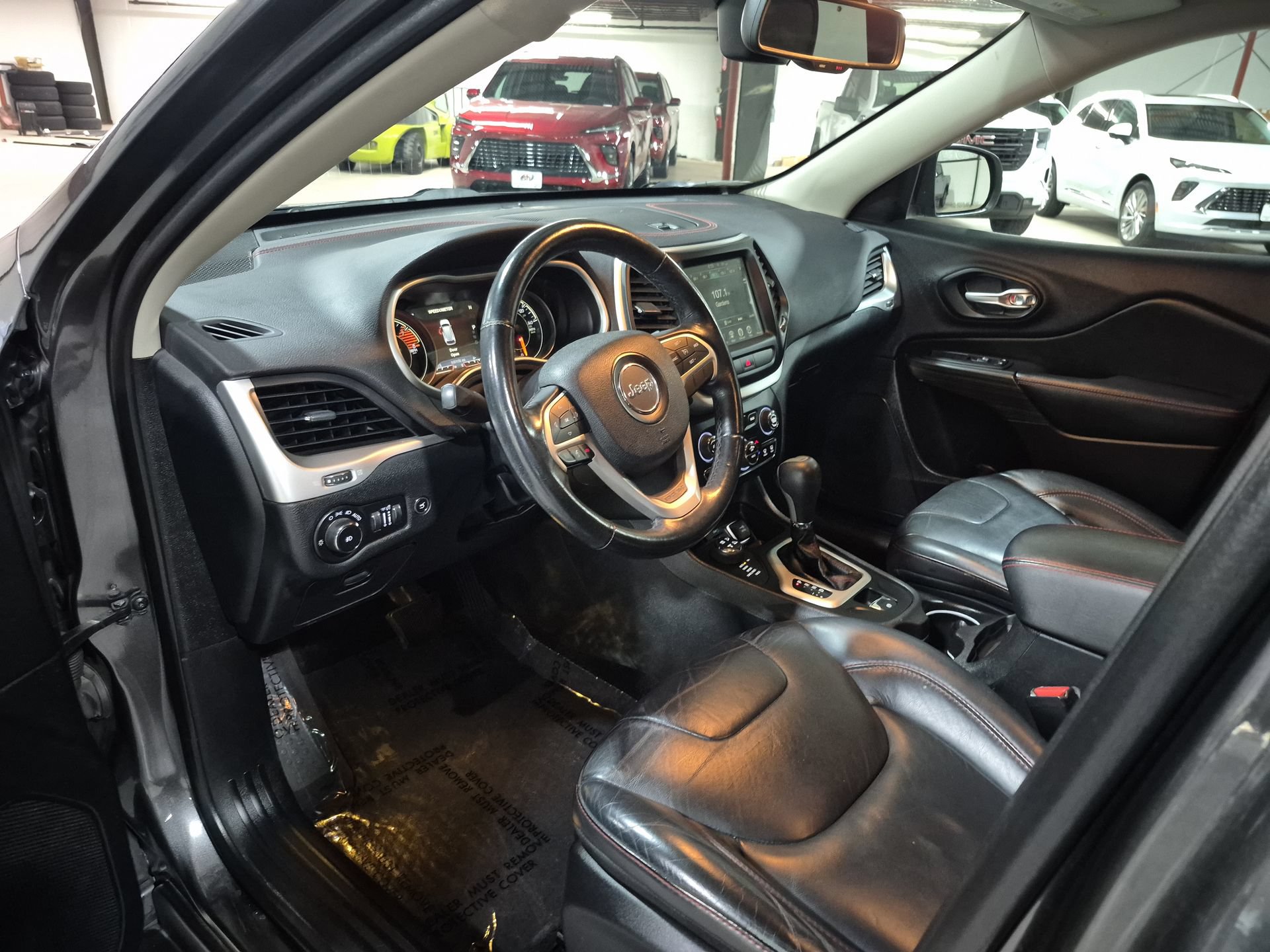 Used 2016 Jeep Cherokee Trailhawk w/ Comfort/Convenience Group AWD/4WD image 11