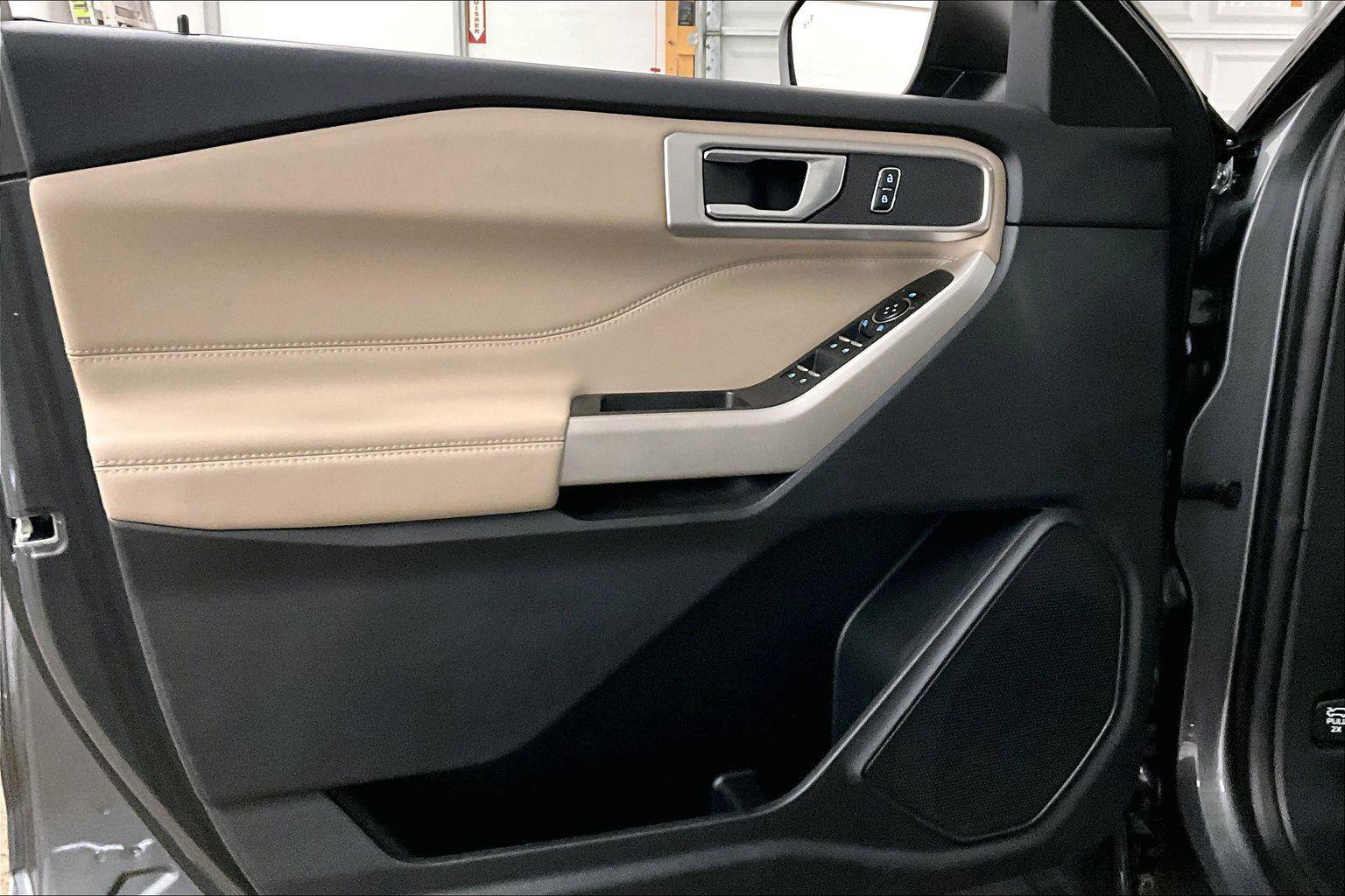 Used 2022 Ford Explorer XLT w/ Equipment Group 202A image 22