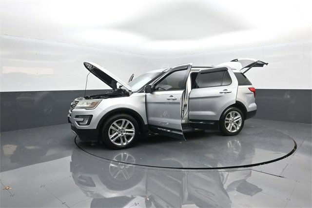 Certified 2017 Ford Explorer XLT w/ Equipment Group 201A image 39