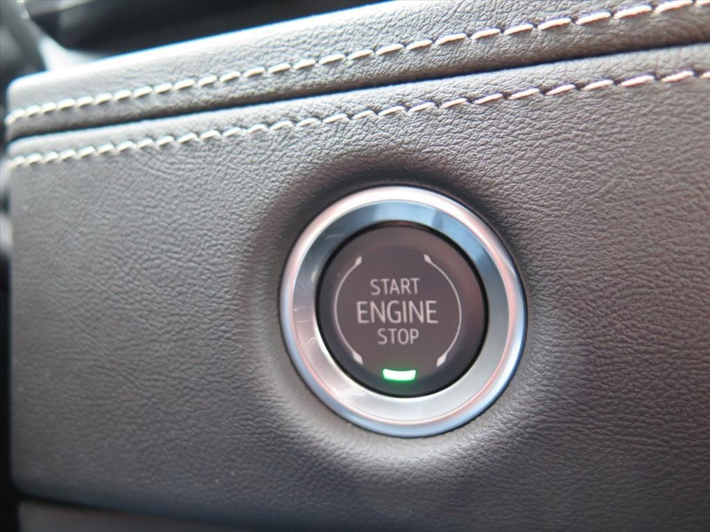 New 2026 Cadillac Escalade ESV Luxury w/ LPO, Radiant Package image 17