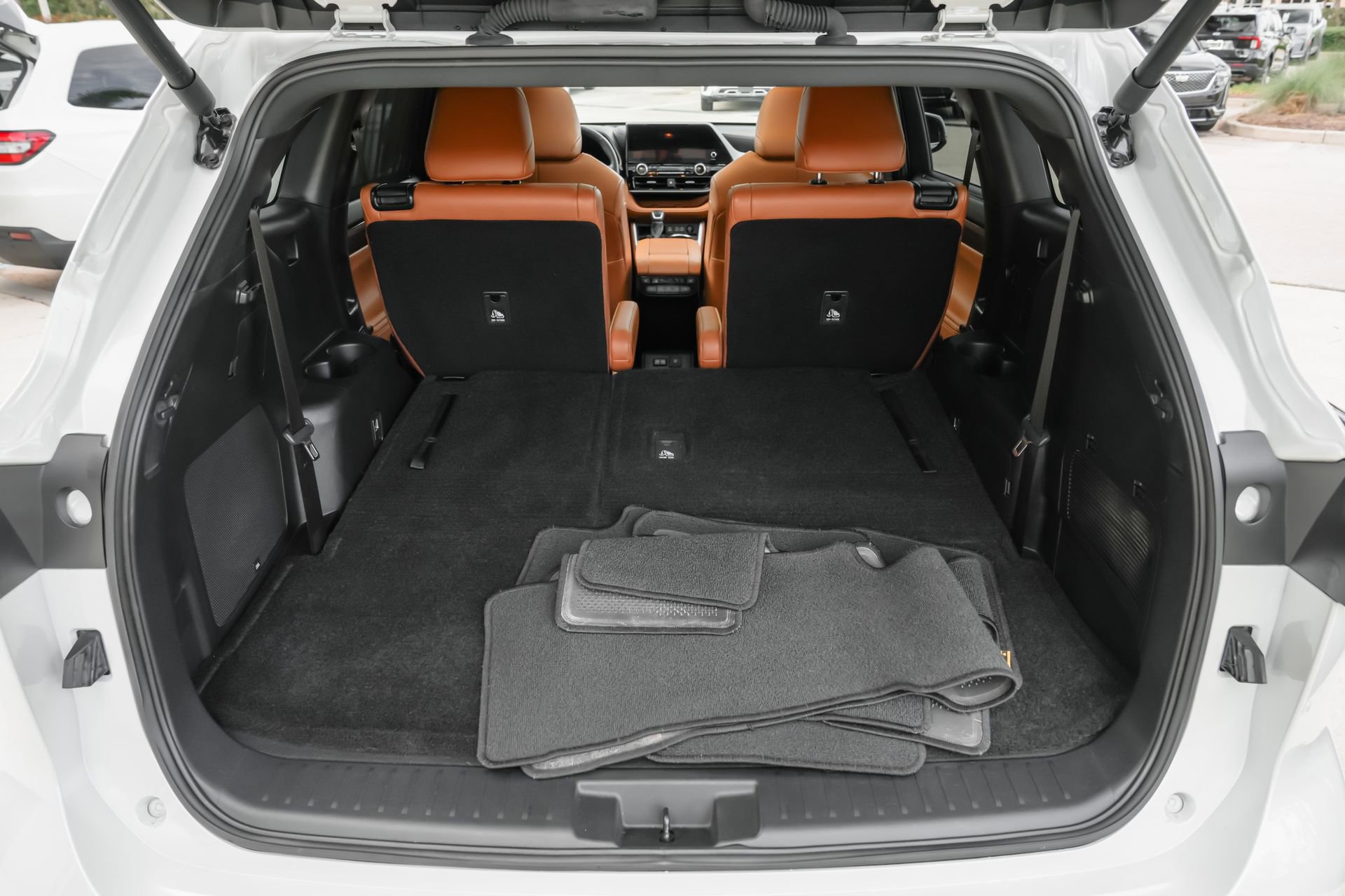 Used 2024 Toyota Highlander Platinum image 41