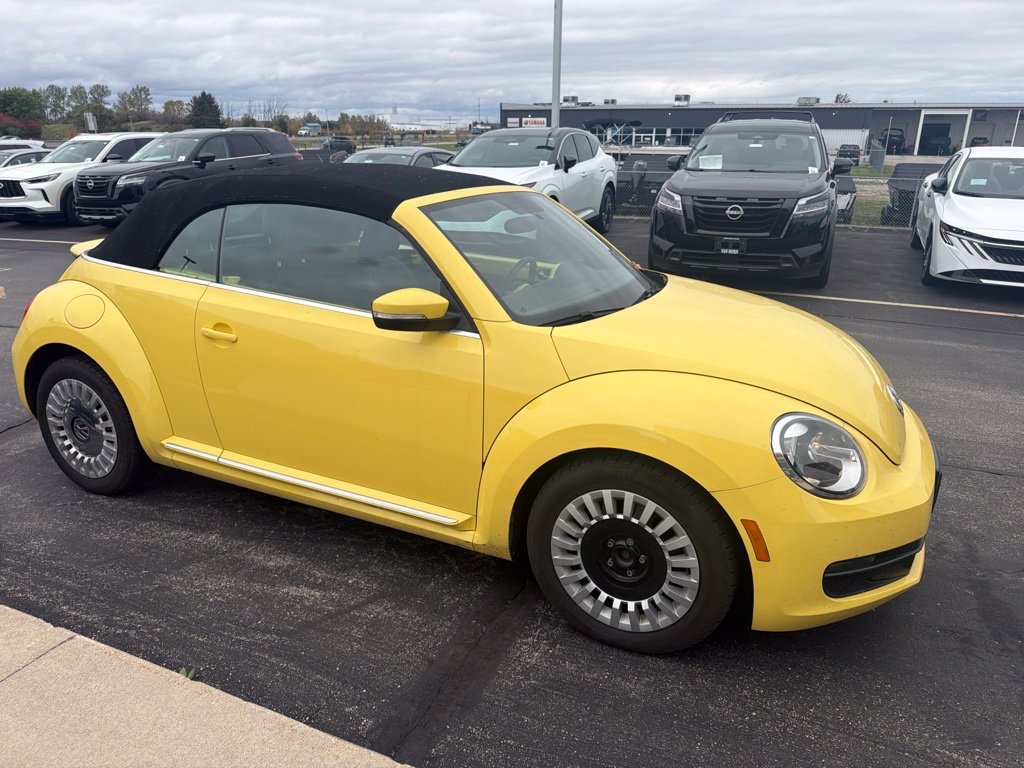 Used 2013 Volkswagen Beetle 2.5 FWD image 2