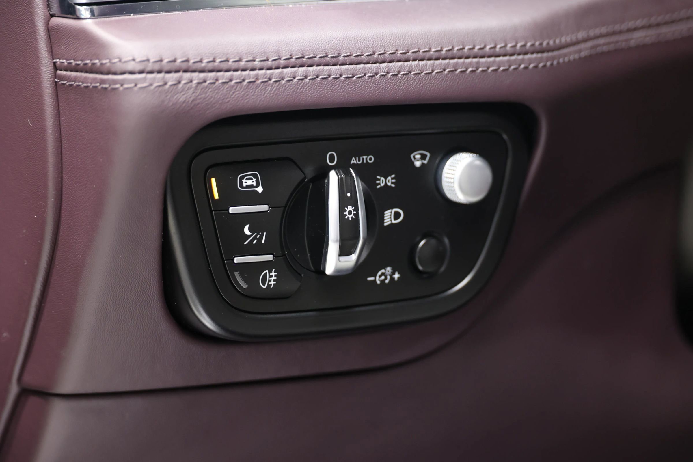 Used 2023 Bentley Bentayga Extended Wheelbase image 25