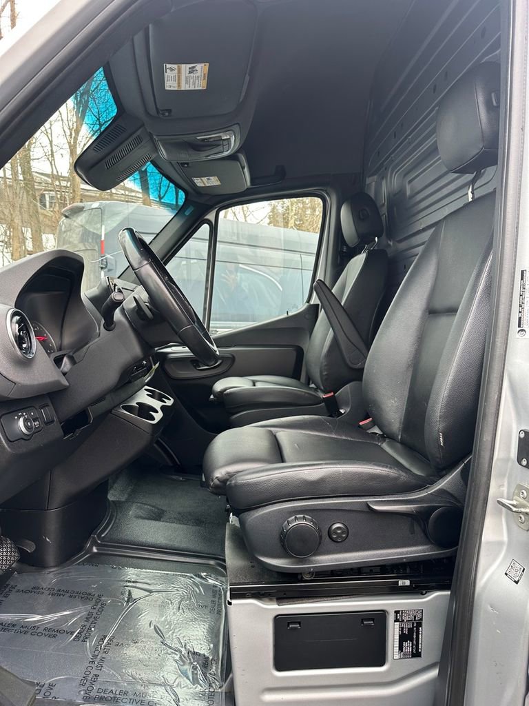 Used 2024 Mercedes-Benz Sprinter 144 Cargo w/ Parking Package image 11