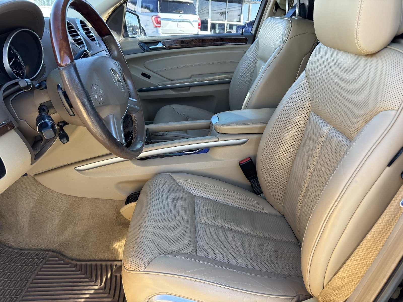 Used 2011 Mercedes-Benz GL 550 4MATIC image 17