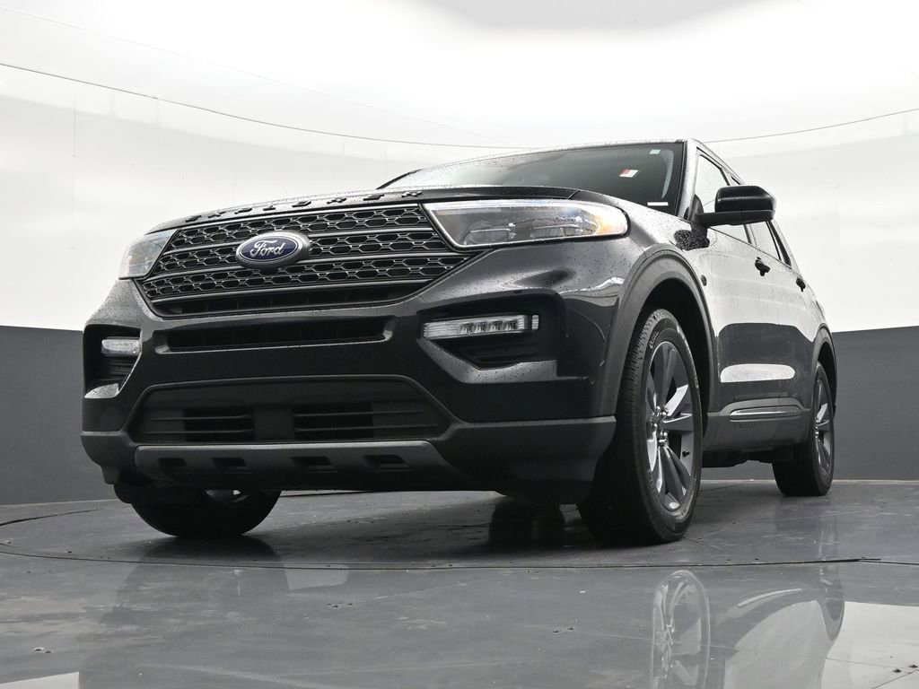 Used 2024 Ford Explorer XLT w/ Equipment Group 202A RWD image 33
