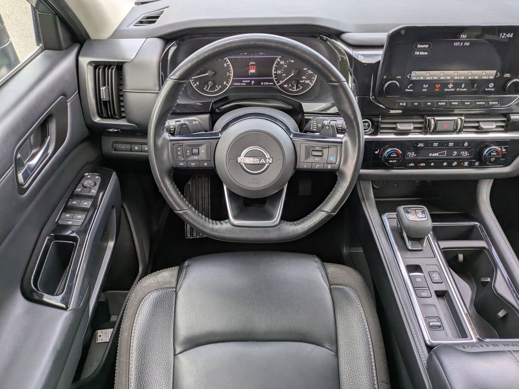 Used 2023 Nissan Pathfinder SL image 17