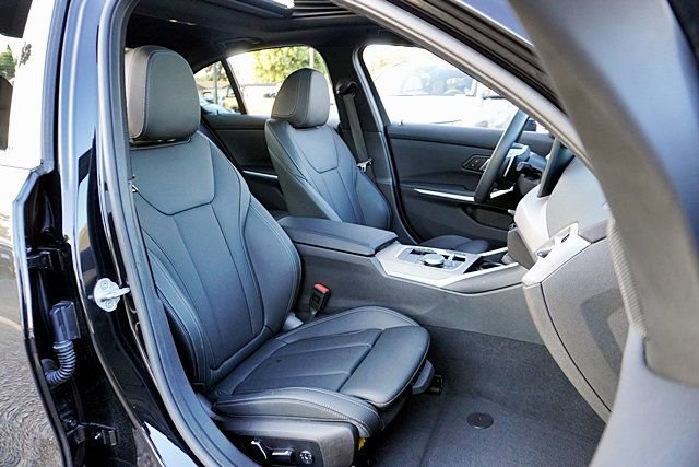 Used 2025 BMW 330i xDrive Sedan w/ Convenience Package image 13