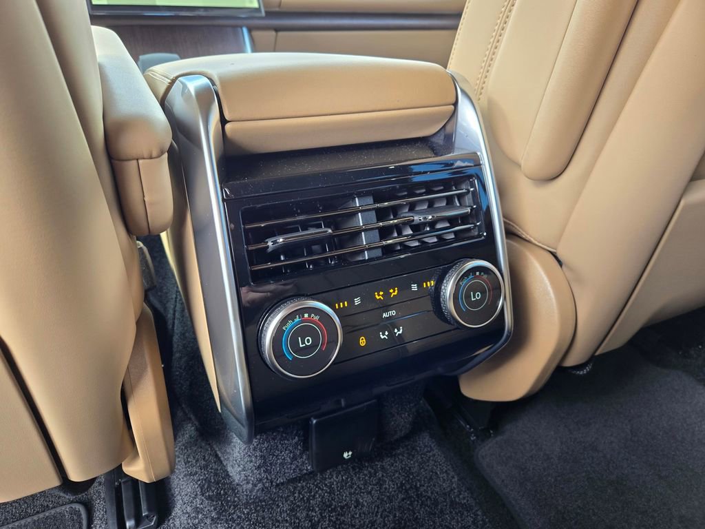 New 2026 Land Rover Range Rover SE image 8