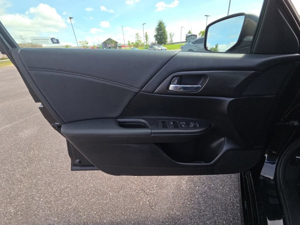 Used 2017 Honda Accord Sport image 17