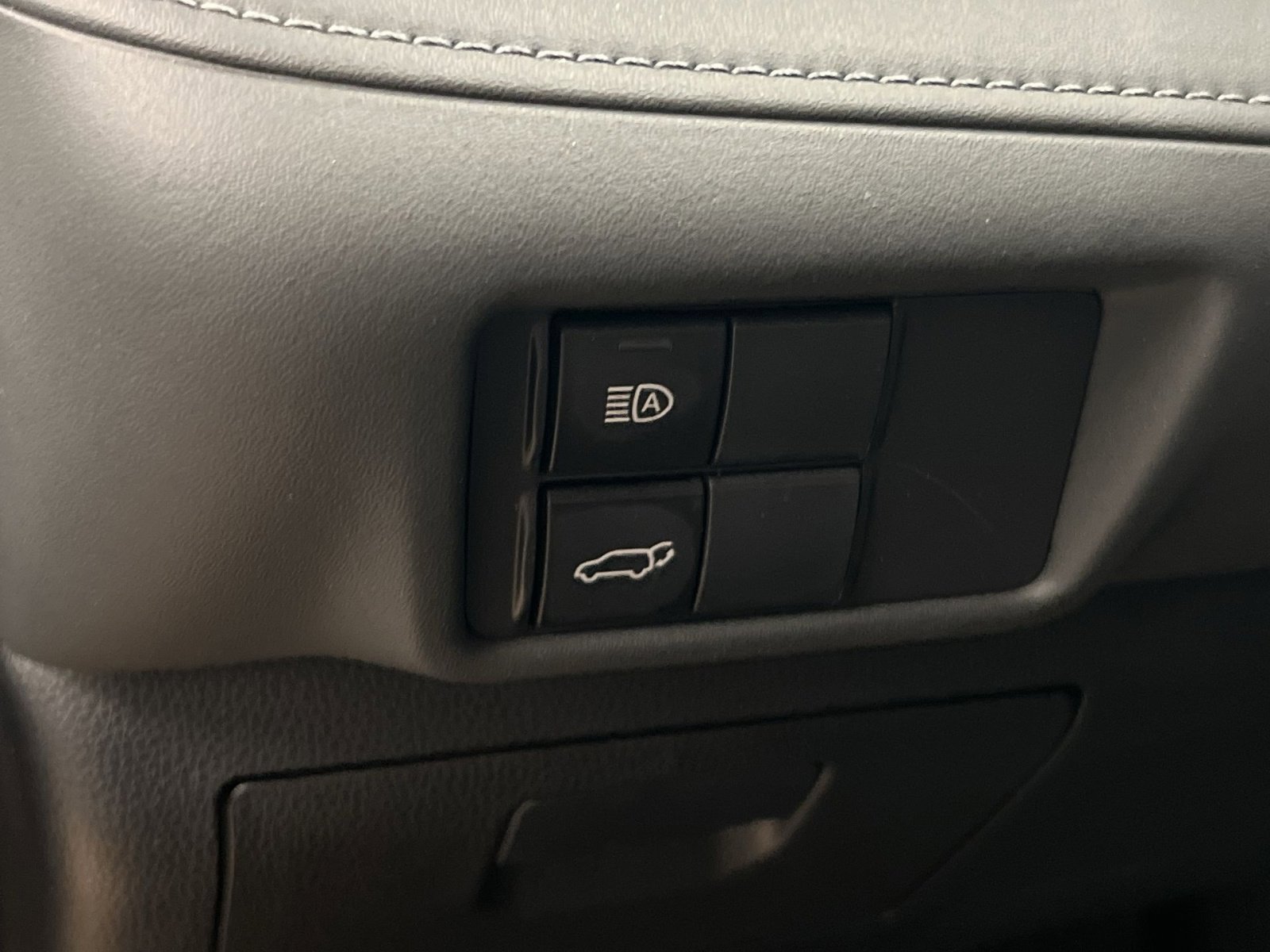 Used 2022 Toyota Highlander LE AWD/4WD image 27