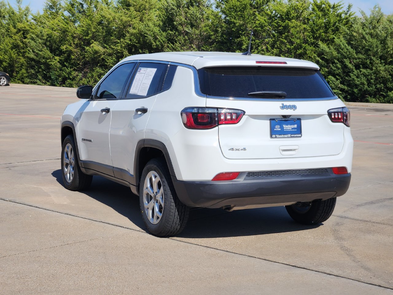 Used 2025 Jeep Compass Sport AWD/4WD image 3