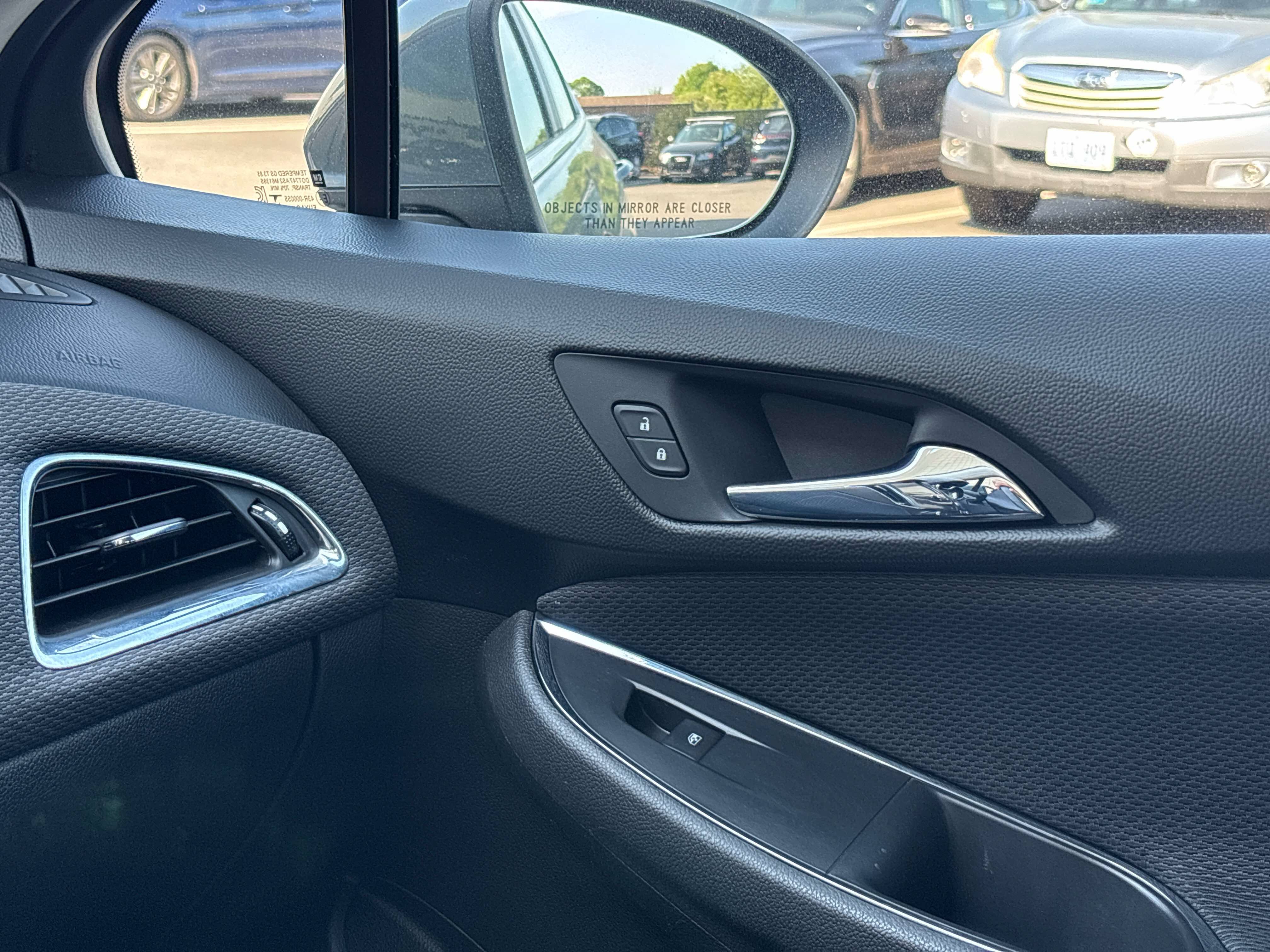 Used 2018 Chevrolet Cruze LT w/ Convenience Package FWD image 29