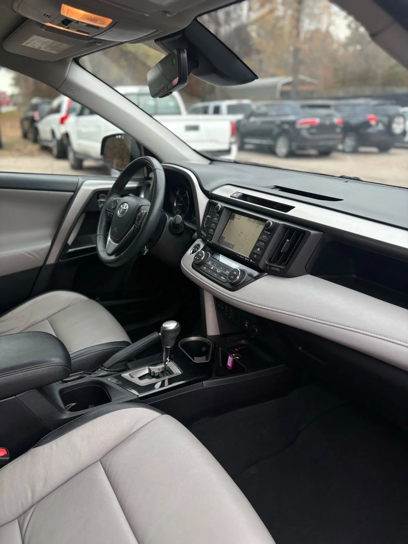 Used 2016 Toyota RAV4 Limited image 24