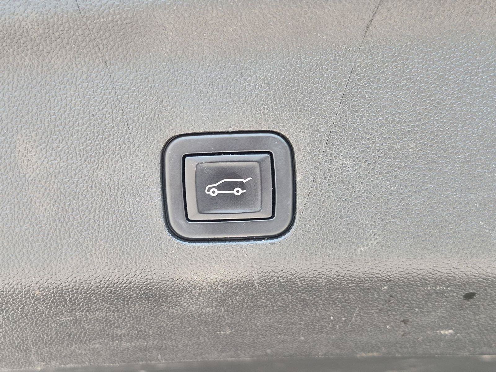 Used 2022 Chevrolet Tahoe LT w/ Luxury Package AWD/4WD image 16
