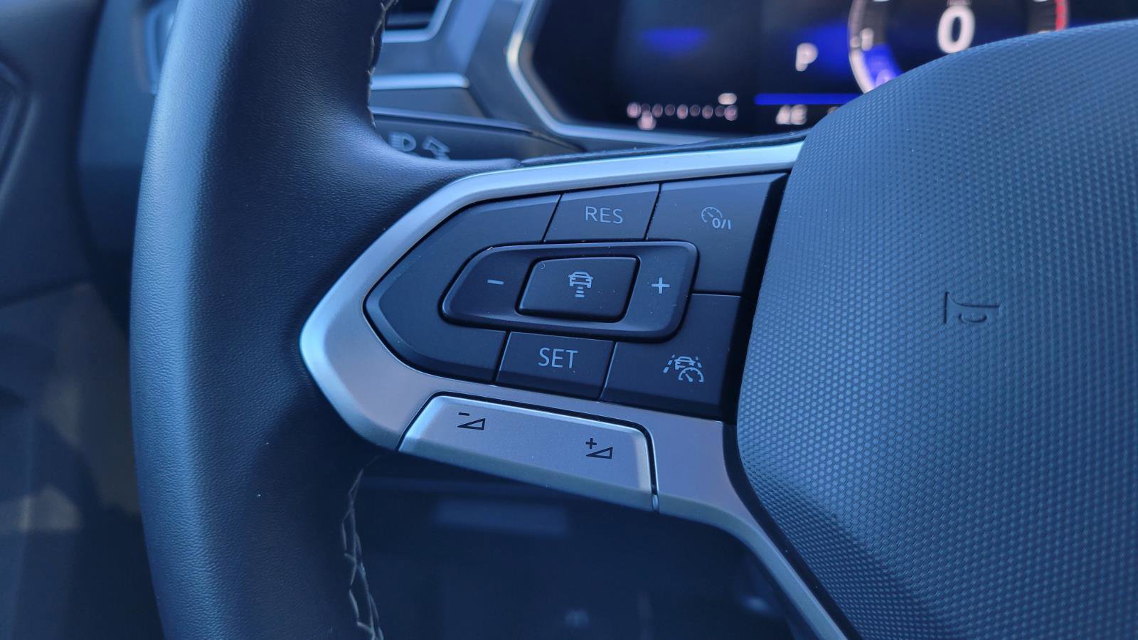 Certified 2024 Volkswagen Tiguan SE image 25