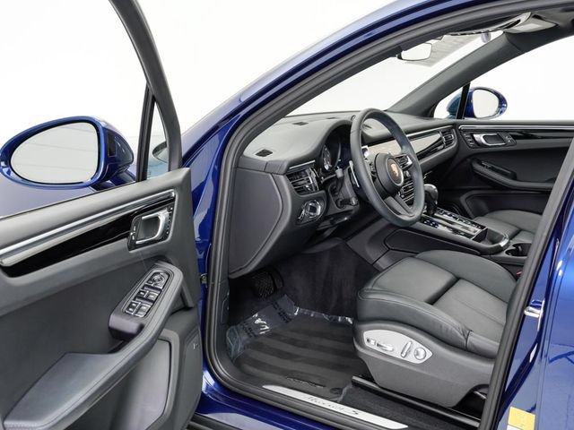 Certified 2023 Porsche Macan S AWD/4WD image 7