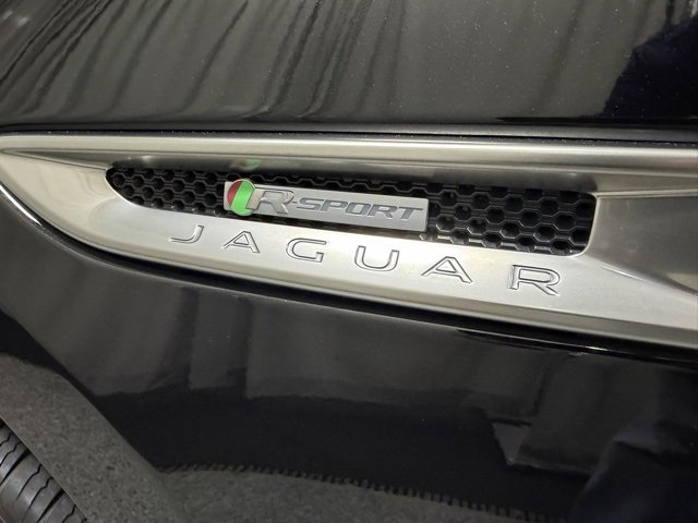Used 2020 Jaguar F-PACE R-Sport image 35