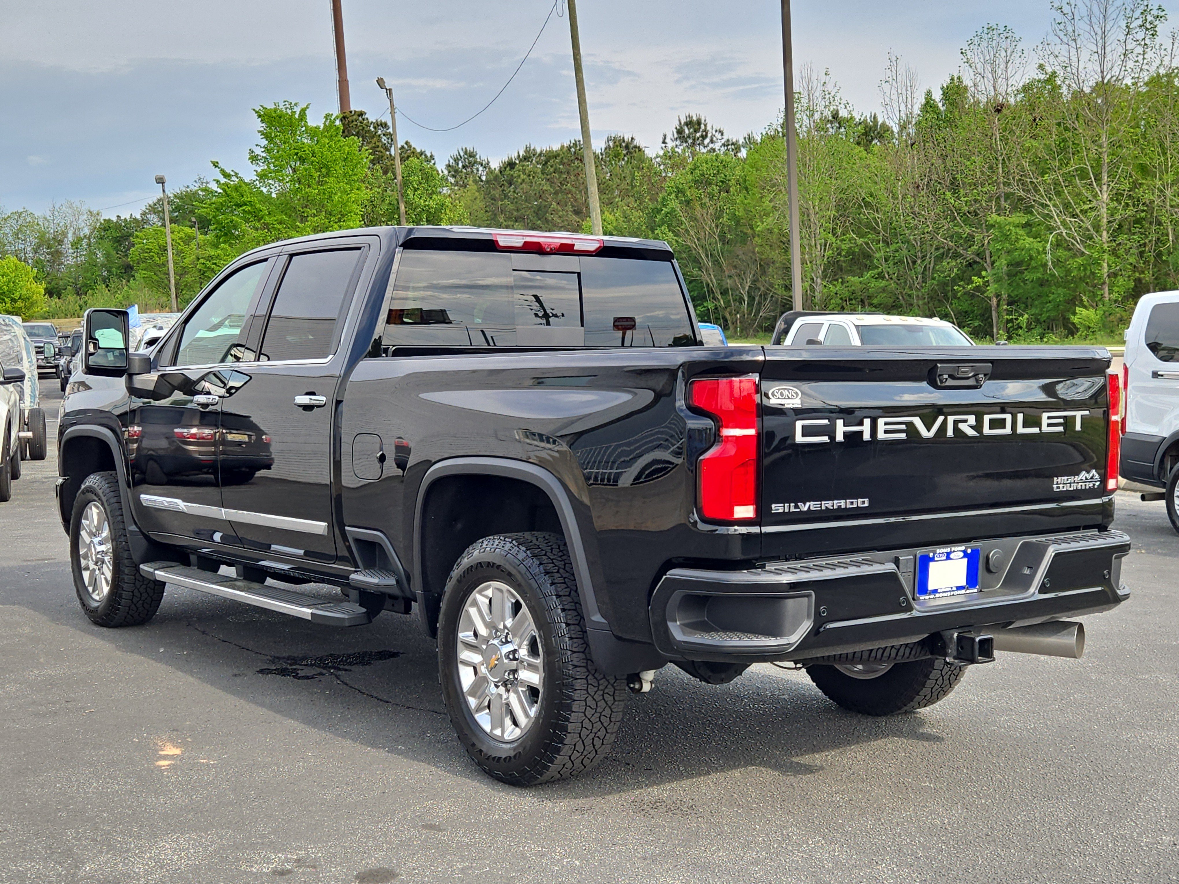 Used 2025 Chevrolet Silverado 2500 High Country w/ Technology Package AWD/4WD image 10