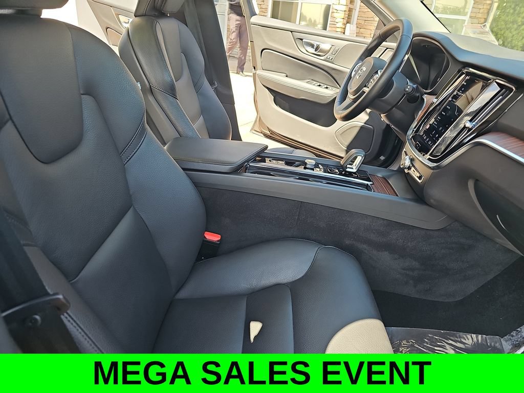 Used 2025 Volvo V60 B5 Cross Country Plus AWD/4WD image 10