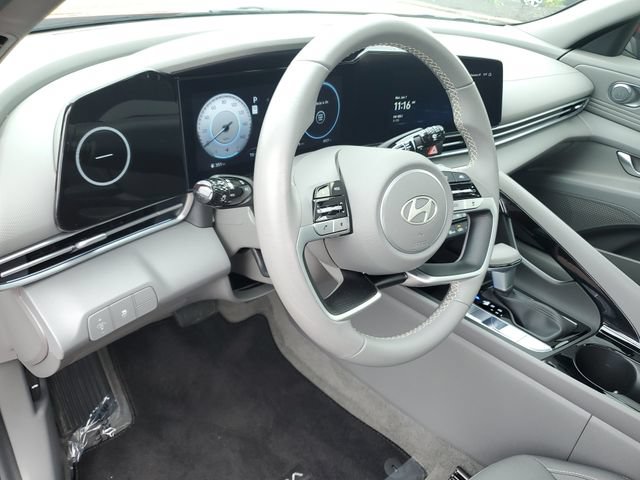 Certified 2025 Hyundai Elantra SEL FWD image 18