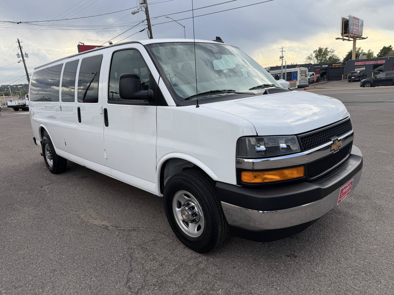 Used 2025 Chevrolet Express 3500 LT w/ LT Preferred Equipment Group RWD image 2