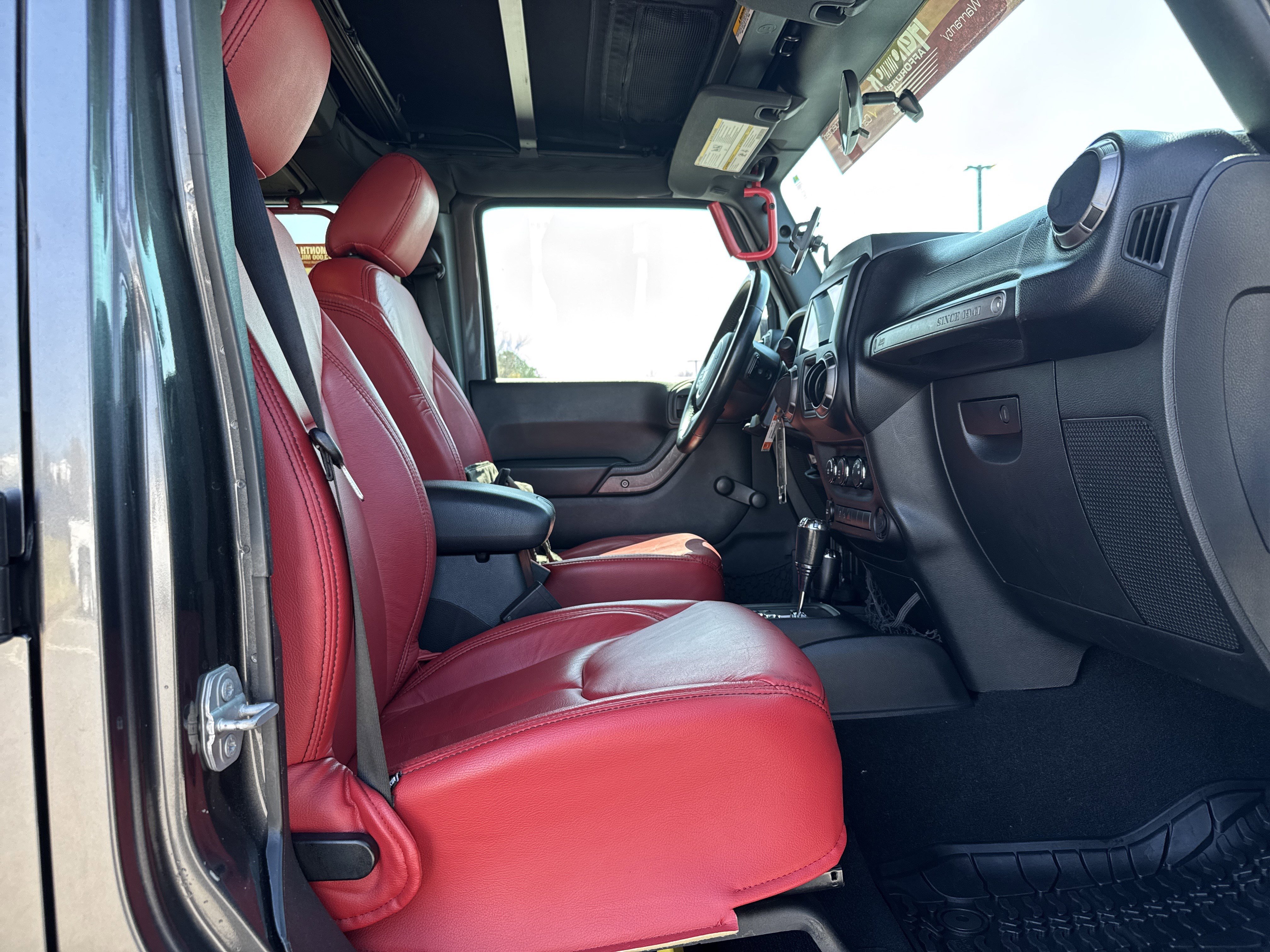 Used 2018 Jeep Wrangler Unlimited Sport w/ Connectivity Group image 26