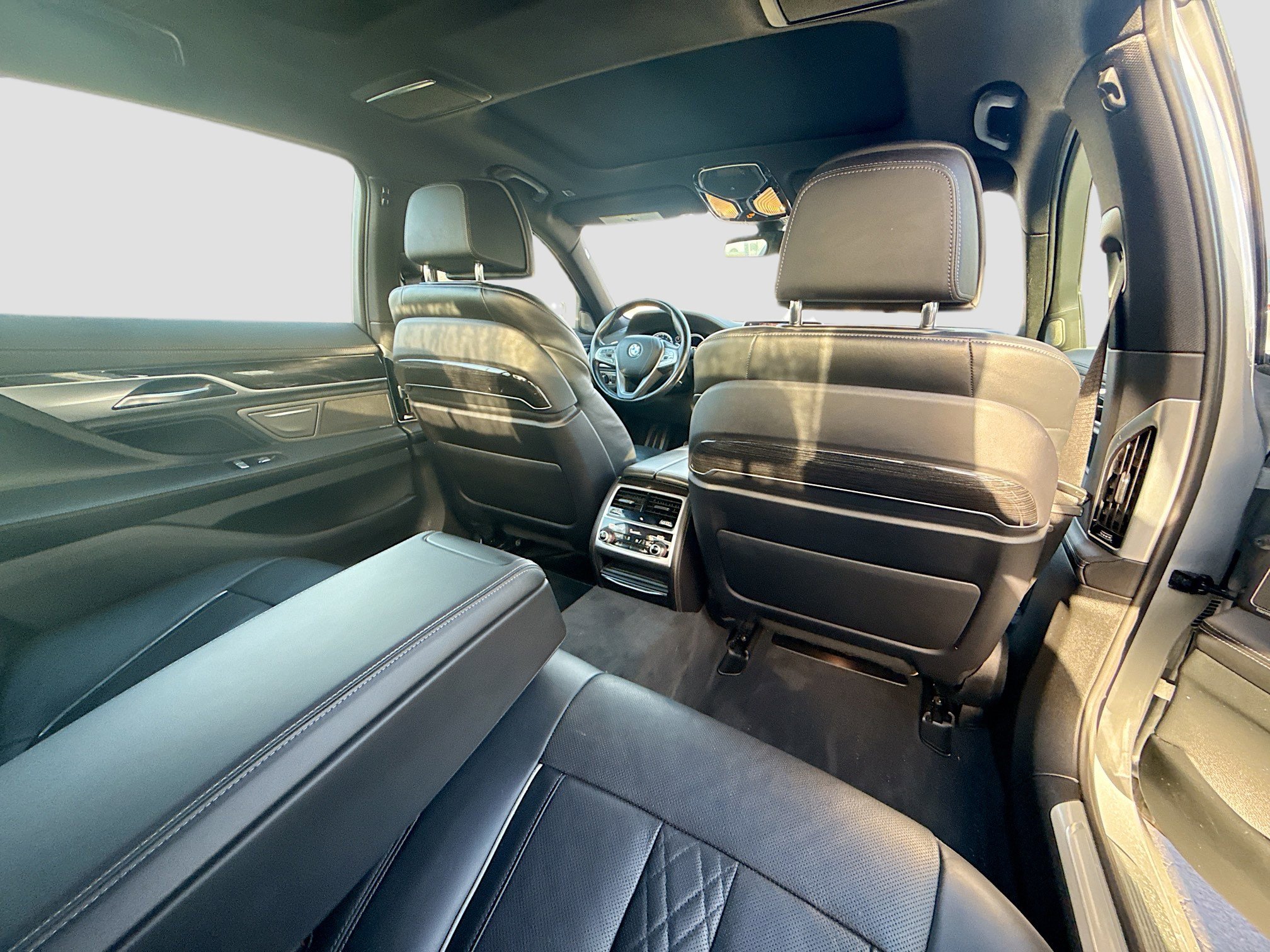 Used 2019 BMW 750i w/ M Sport Package image 29