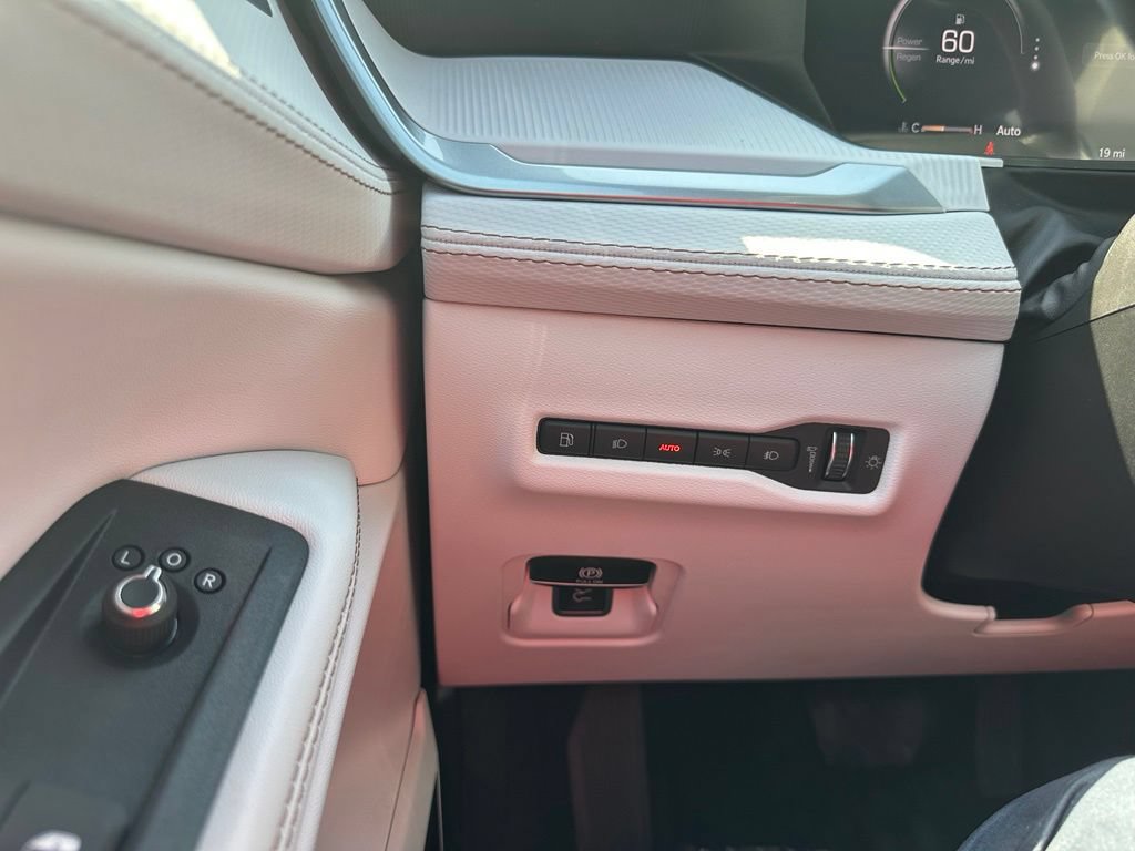 New 2026 Jeep Cherokee Overland w/ Advanced Pro Tech Group AWD/4WD image 35