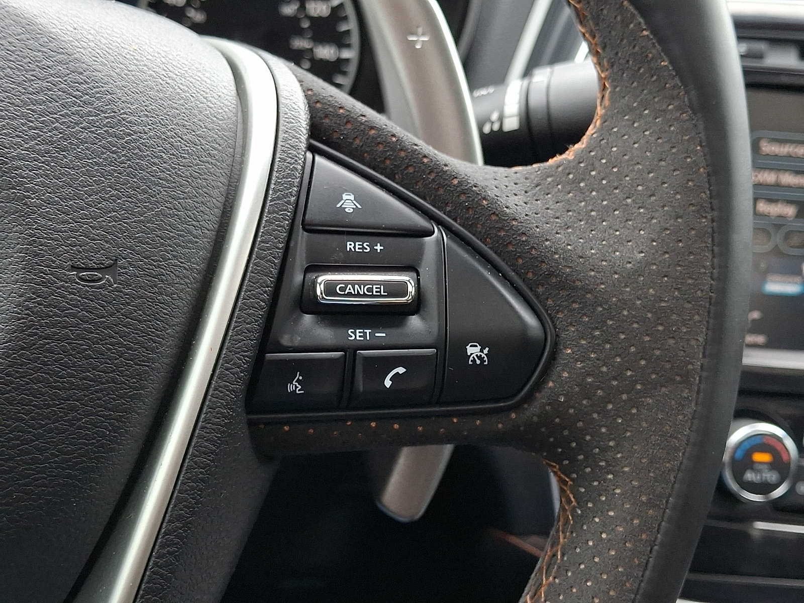 Used 2023 Nissan Maxima SR w/ Sport Mat Group FWD image 31