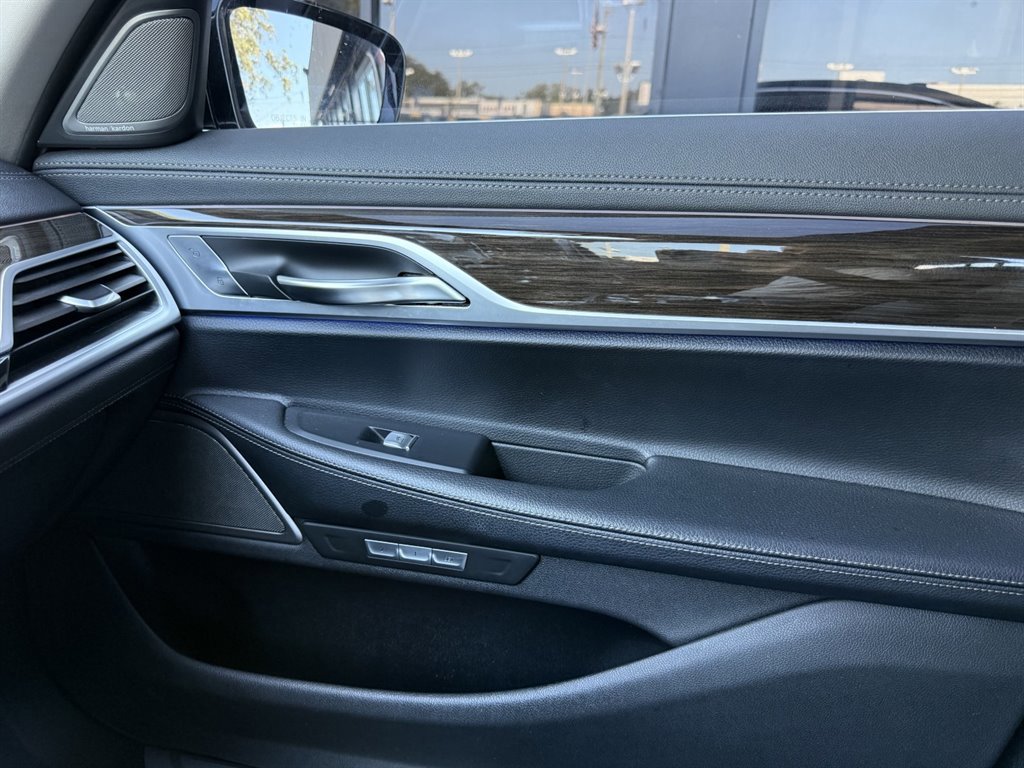 Used 2018 BMW 740i RWD image 30