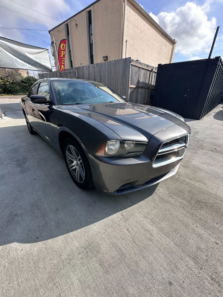 Used 2014 Dodge Charger SE image 1