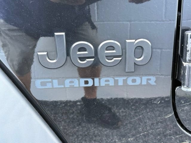Used 2020 Jeep Gladiator Sport w/ Quick Order Package 24S AWD/4WD image 15