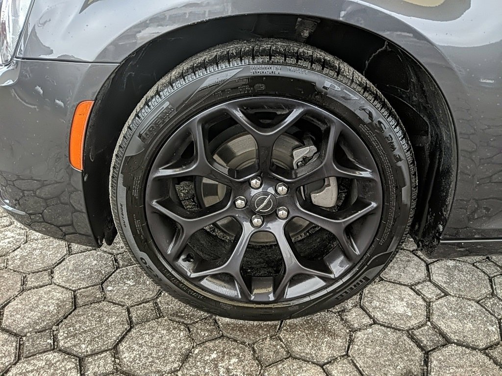 Used 2019 Chrysler 300 Touring w/ Sport Appearance Package image 9