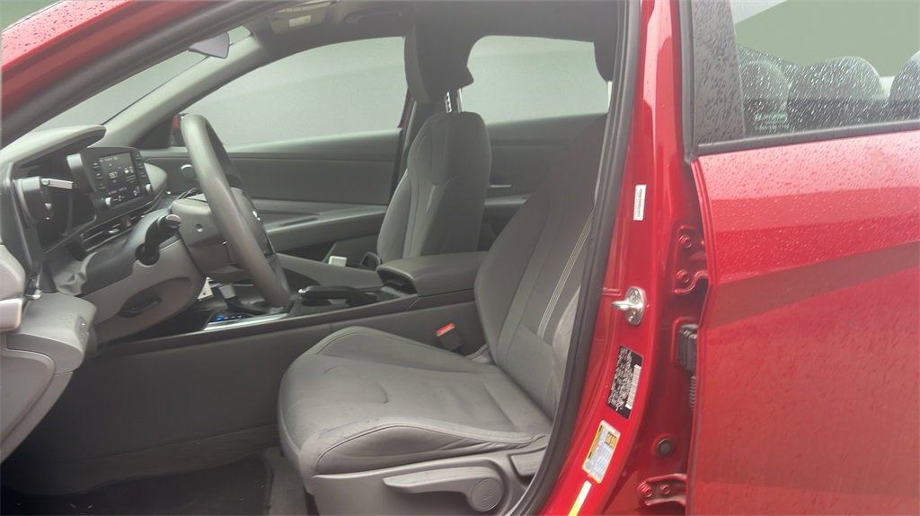 Used 2021 Hyundai Elantra SE image 16