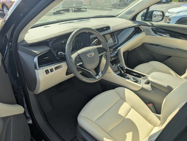 Used 2025 Cadillac XT6 Premium Luxury AWD/4WD image 12