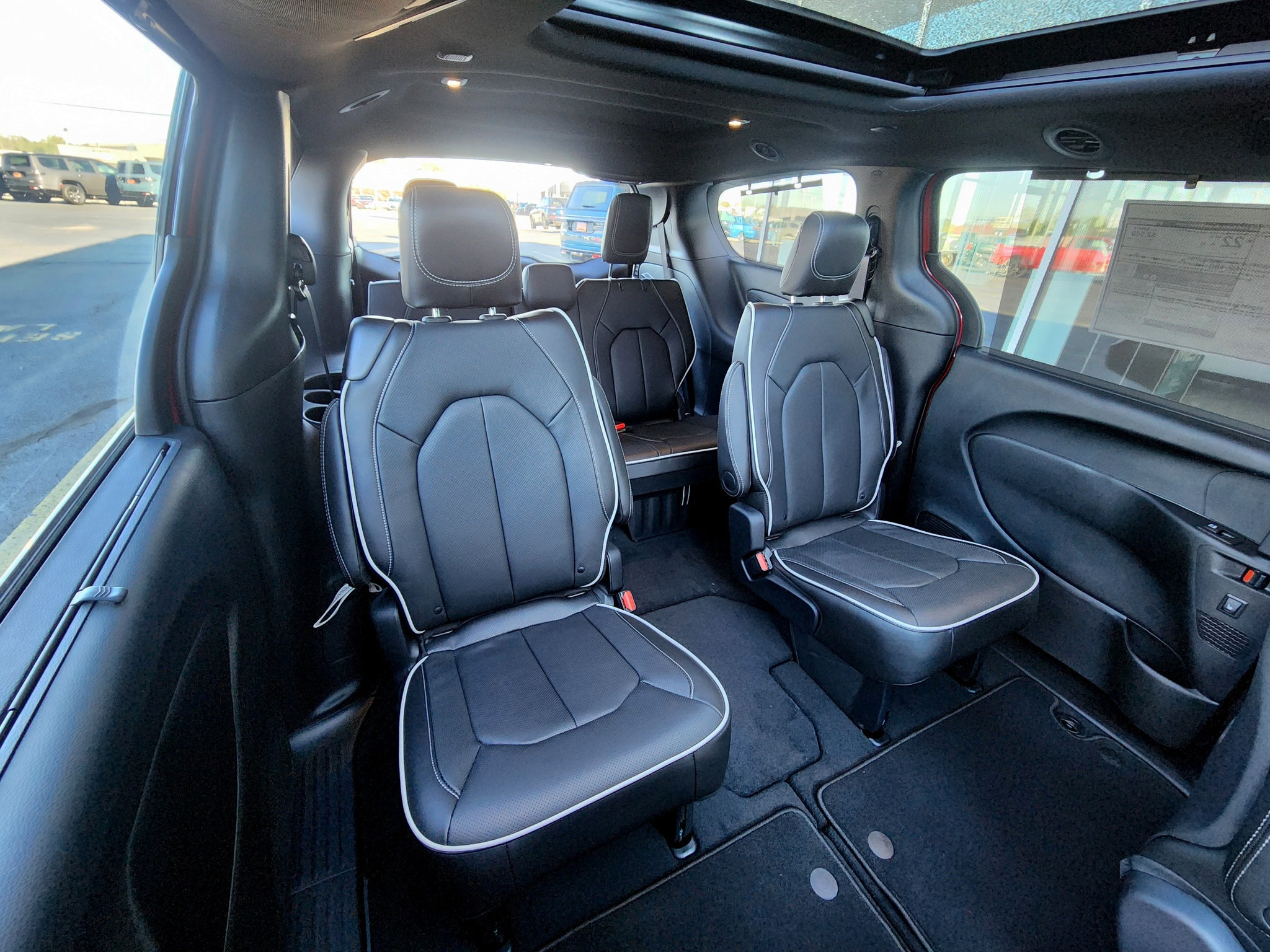 New 2027 Chrysler Pacifica Limited FWD image 37