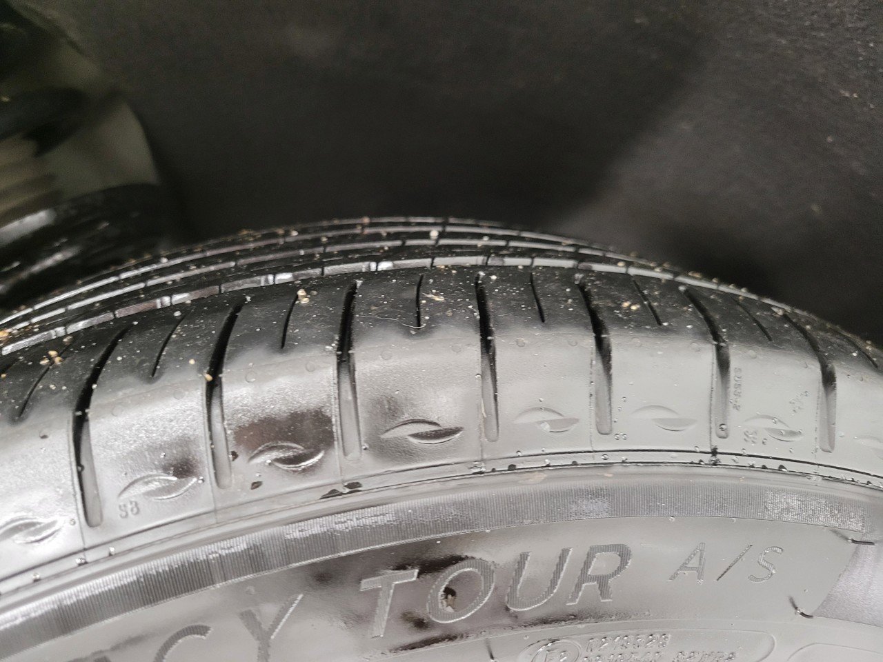 Used 2023 GMC Acadia SLT w/ Elevation Edition image 4