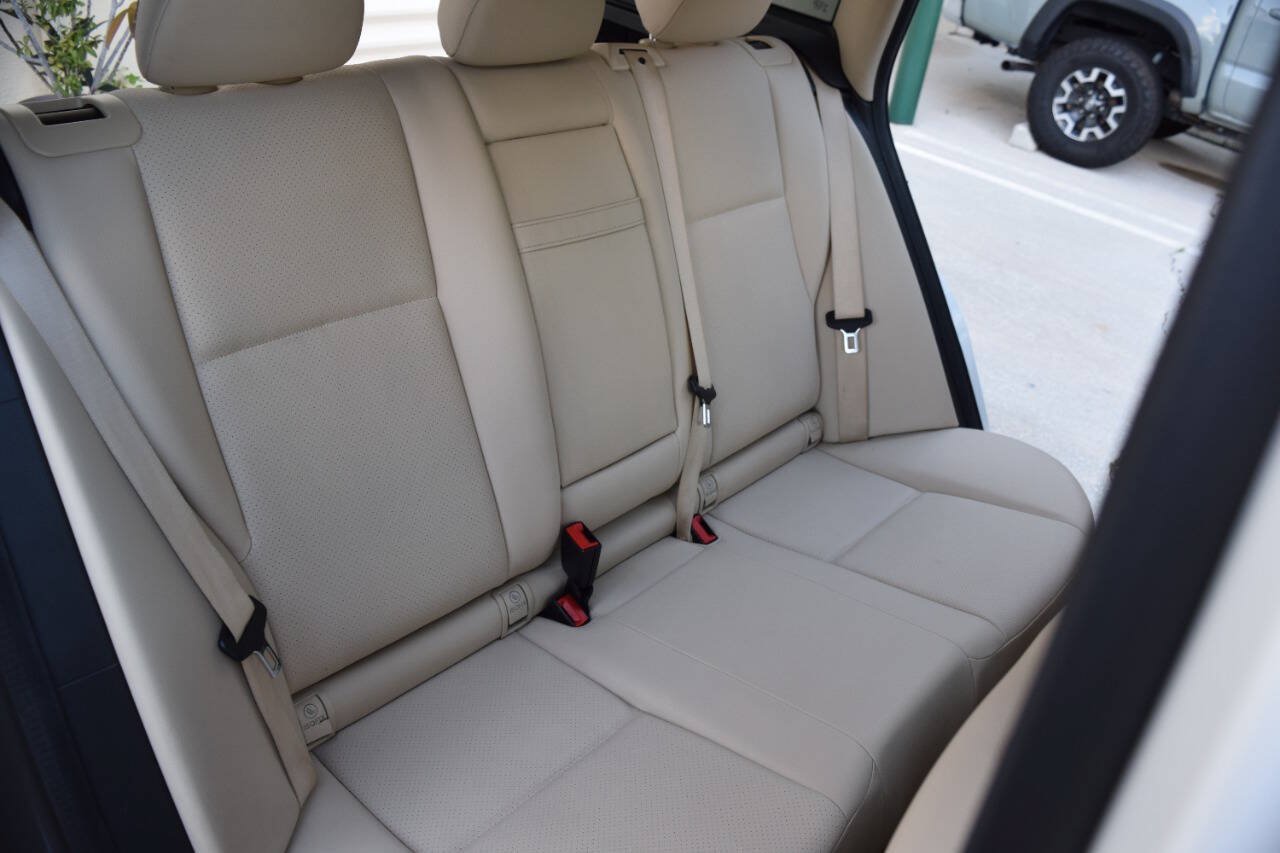 Used 2013 Mercedes-Benz GLK 250 BlueTEC 4MATIC image 44