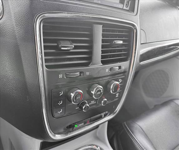 Used 2019 Dodge Grand Caravan SXT image 15