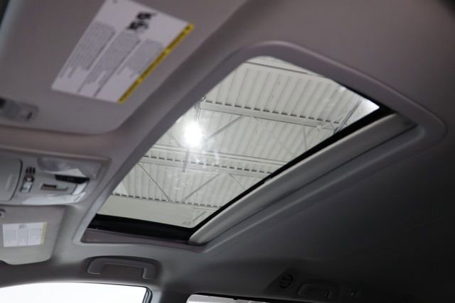 Used 2017 Toyota Sienna SE w/ SE Preferred Package FWD image 29