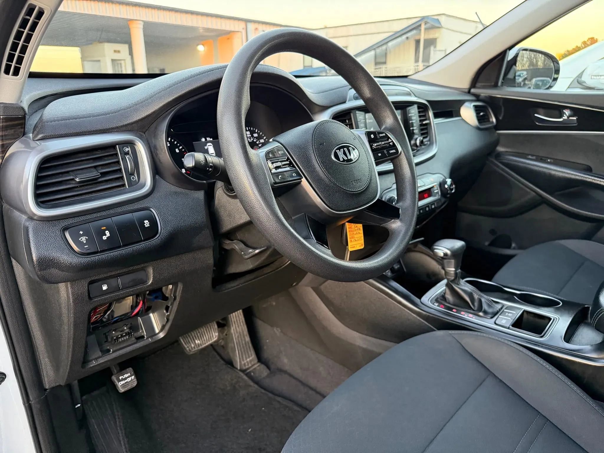 Used 2019 Kia Sorento LX image 17