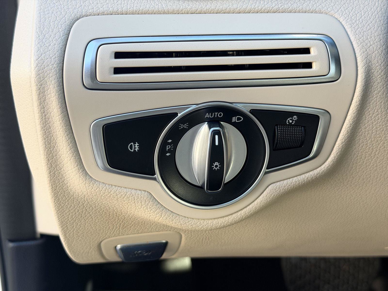 Used 2019 Mercedes-Benz C 300 4MATIC Sedan image 27
