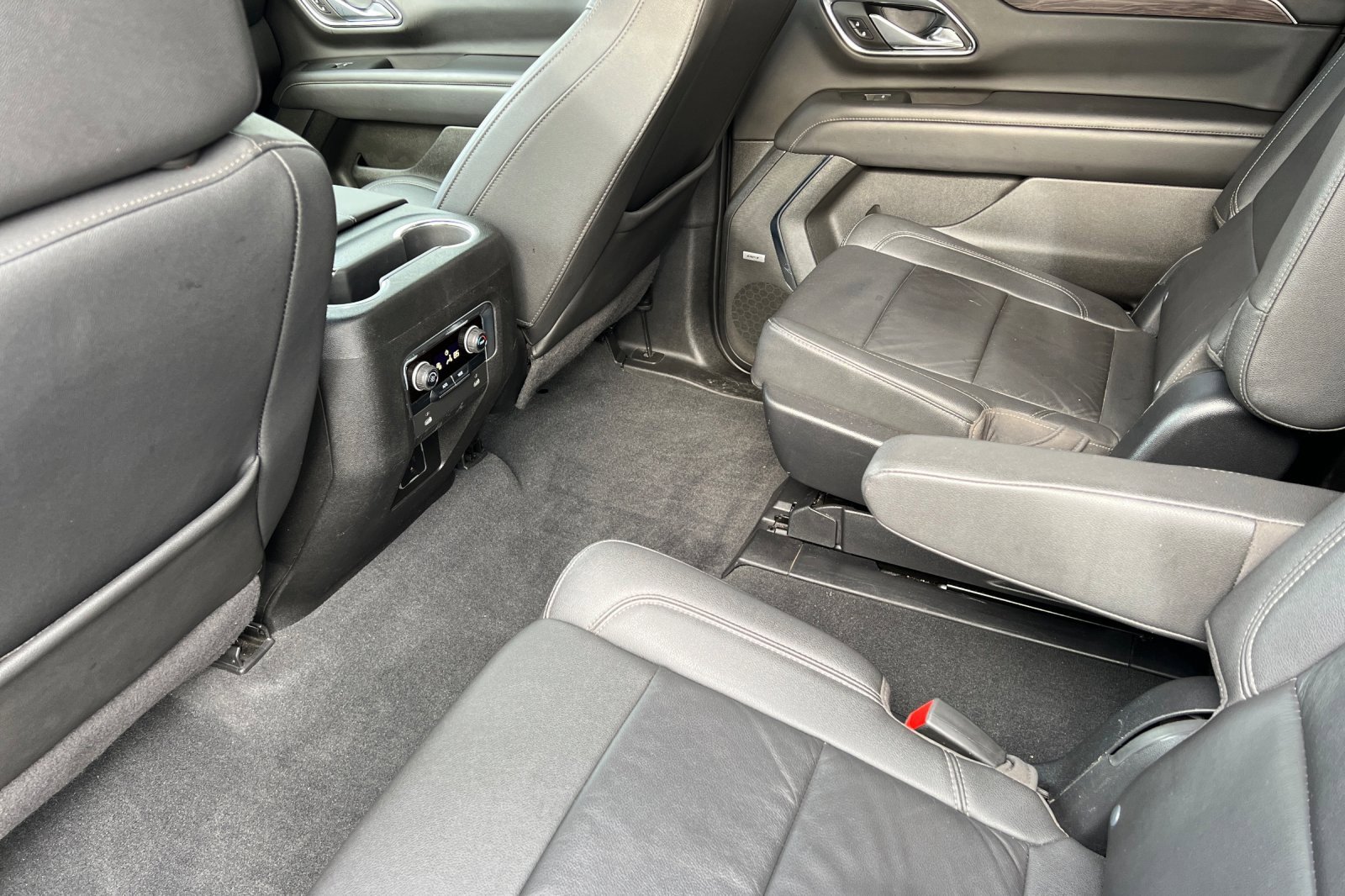 Used 2022 Chevrolet Suburban Z71 image 13