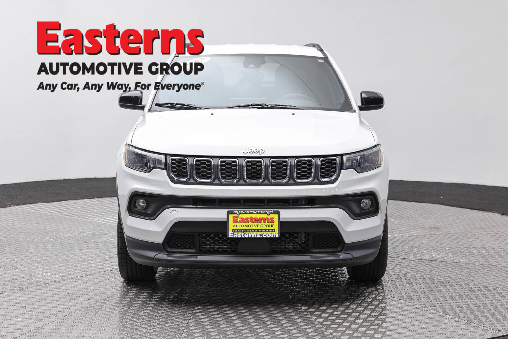Used 2024 Jeep Compass Latitude AWD/4WD image 3
