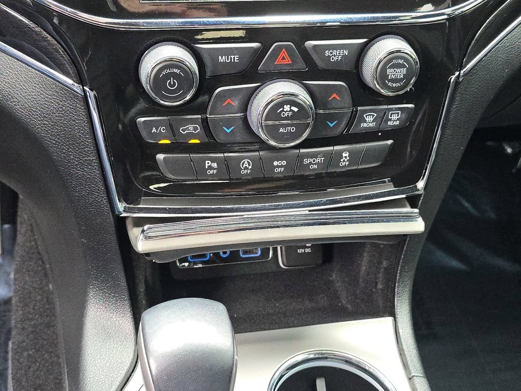 Used 2021 Jeep Grand Cherokee Trailhawk AWD/4WD image 30