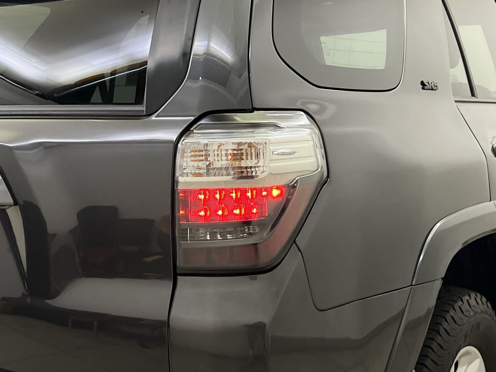 Used 2022 Toyota 4Runner SR5 Premium w/ Moonroof Package AWD/4WD image 31