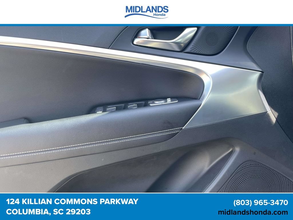 Used 2025 Genesis G70 2.5T RWD image 15